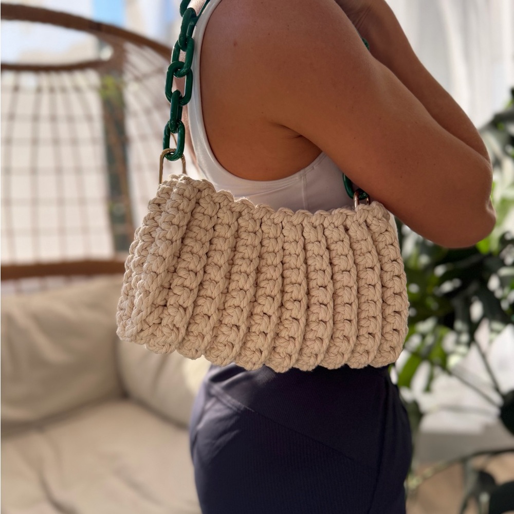Handcrafted Cream Knit Bag with Green Resin Chain - Picture 2 of 3